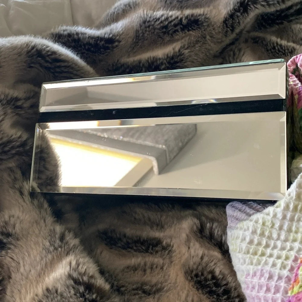 GORGEOUS mirrored and crystal cigar/jewelry box
